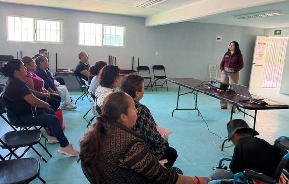 Imparten plática sobre educación sexual a padres y madres de familia del CAM 29