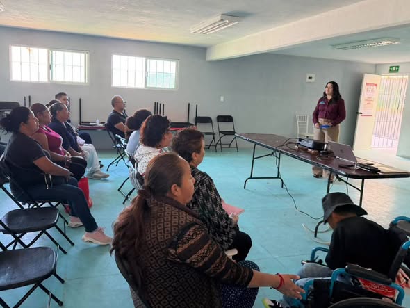 Imparten plática sobre educación sexual a padres y madres de familia del CAM 29