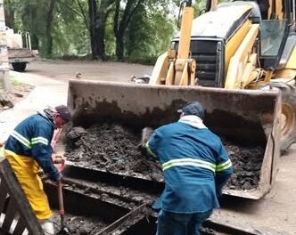 Concluyen trabajos de desazolve del drenaje pluvial y limpieza de alcantarillado en la colonia Taxhido