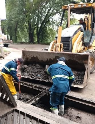 Concluyen trabajos de desazolve del drenaje pluvial y limpieza de alcantarillado en la colonia Taxhido