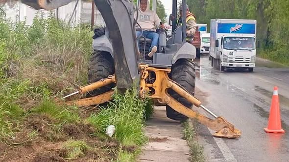 Continúan trabajos de limpieza y mantenimiento en espacios públicos de Tula de Allende