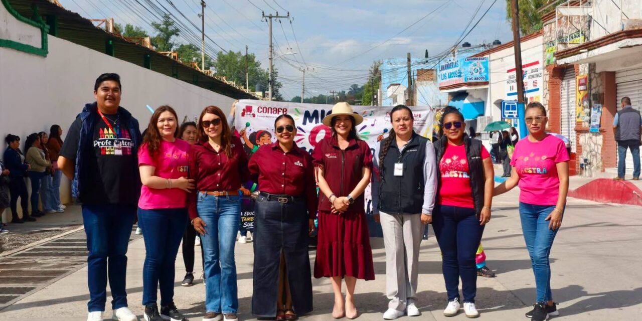 Gobierno de Tepeji participa en el DEsfile de finde curso del CONAFE