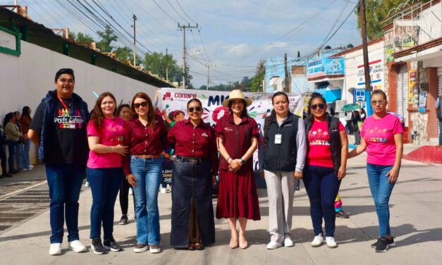 Gobierno de Tepeji participa en el DEsfile de finde curso del CONAFE