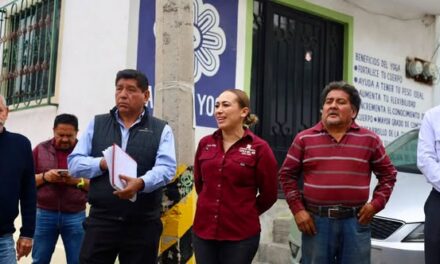 Tania Valdez se reúne con vecinos de Noxtongo