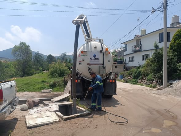Realizan mantenimiento preventivo para un mejor funcionamiento del sistema sanitario de Tepeji del Río