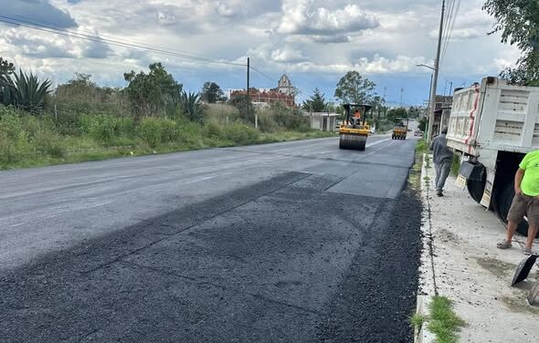Realizan trabajos de reencarpetamiento asfáltico en la Avenida Tinajas