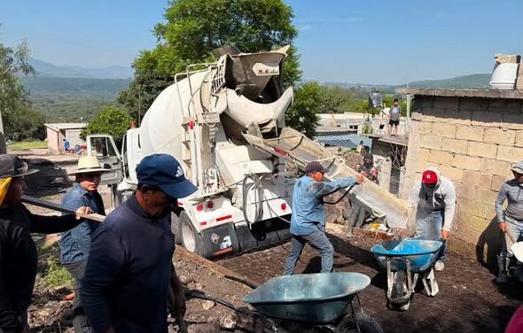 Gobierno de Tepeji del Río entrega material para pavimentación en Santa María Magdalena