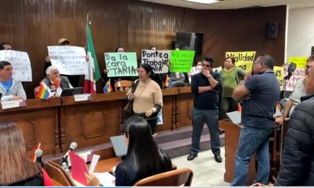Habitantes de varias comunidades se manifiestan en el Cabildo de Tepeji del Río