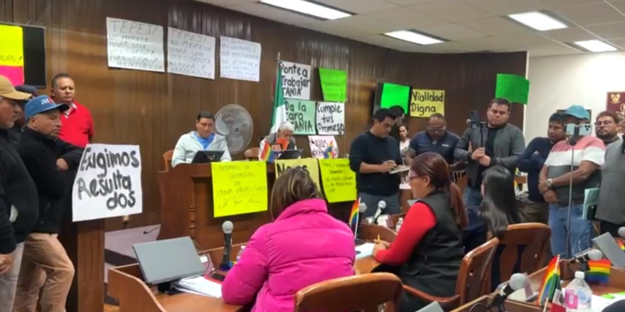 Manifestación en el Cabildo de Tepeji del Río