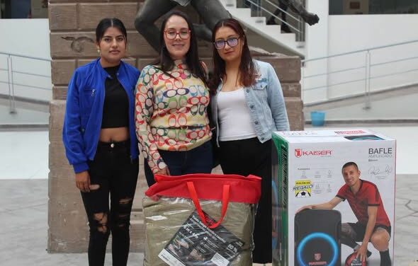 Yocelyn Mendoza entrega paquete de apoyos al Jardín de Niños «Fernández de Lizzardi»