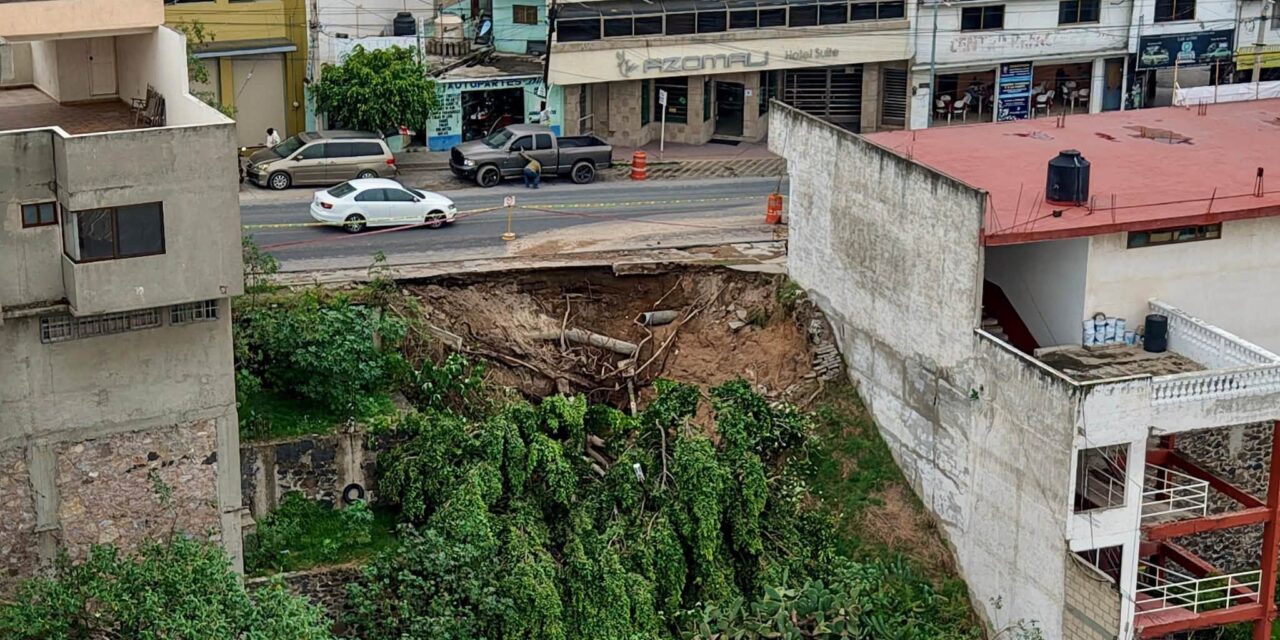 Continúan labores de atención a los daños ocasionados por el deslave den Jalpa y Los Fresnos