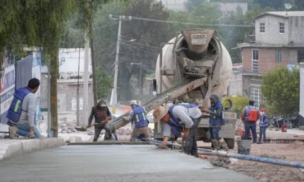 Inicia el colado de pavimentación hidráulica en la carretera Progreso – Atotonilco de Tula