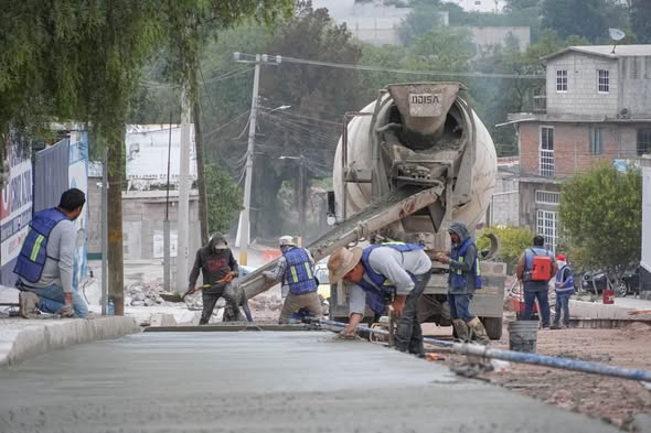 Inicia el colado de pavimentación hidráulica en la carretera Progreso – Atotonilco de Tula