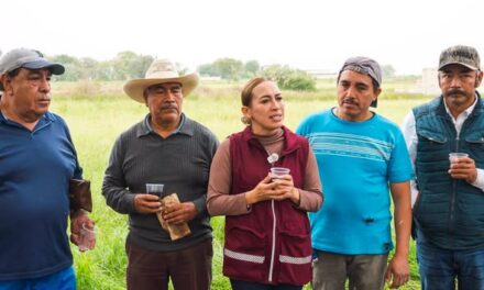 Entregan 3 ollas de concreto para rehabilitación de la calle en Benito Juárez