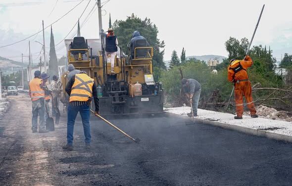 Inicia pavimentación asfáltica en calle de Boxfi