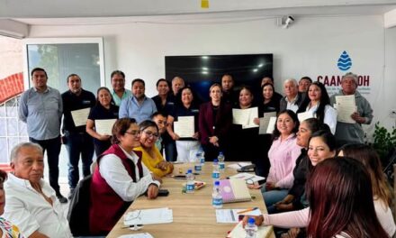Entregan certificaciones de competencias laborales a personal de la CAAMTROH
