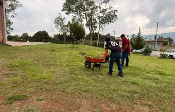 Gobierno Municipal y ciudadanía unen esfuerzos para mejorar espacios públicos en la colonia El Carmen