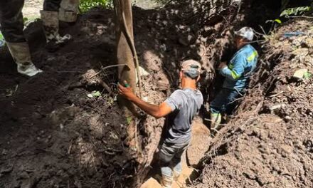 CAAMTROH atiende reporte de fuga de agua en San Mateo