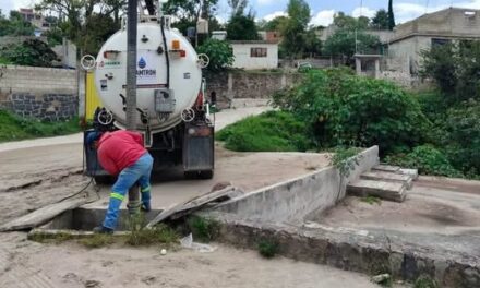 La CAAMTROH realiza mantenimiento preventivo para fortalecer el sistema de saneamiento en Santa Ana Azcapotzaltongo