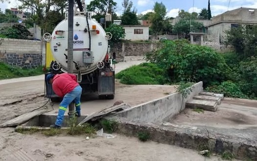 La CAAMTROH realiza mantenimiento preventivo para fortalecer el sistema de saneamiento en Santa Ana Azcapotzaltongo