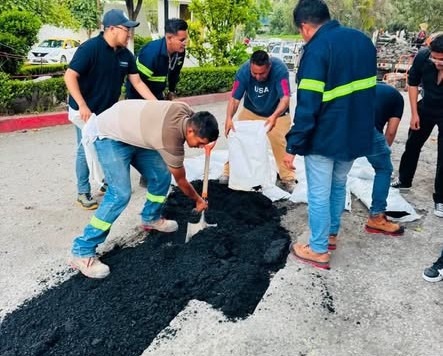 Realizan labores de bacheo en calle Revolución Mexicana para mejorar vialidad en Tepeji del Río