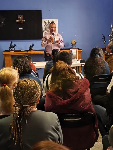 Impulsa Gobierno de Atotonilco de Tula la promoción de la cultura con la presentación del libro Flores Entre Peñascos