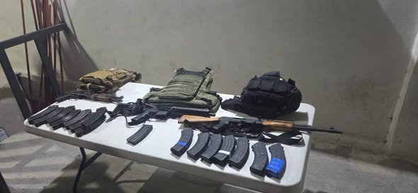 Aseguran arsenal, equipo táctico y vehículo durante operativo conjunto en Tula de Allende