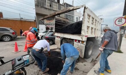 Realizan trabajos de bacheo en la Avenida Hidalgo de Tepeji del Río