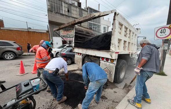 Realizan trabajos de bacheo en la Avenida Hidalgo de Tepeji del Río