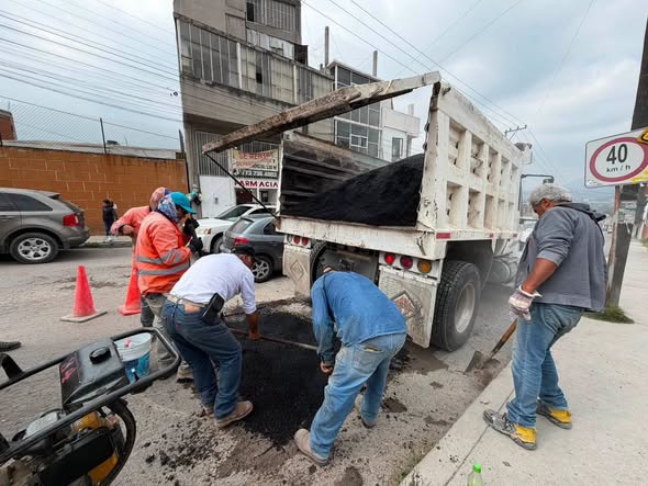 Realizan trabajos de bacheo en la Avenida Hidalgo de Tepeji del Río