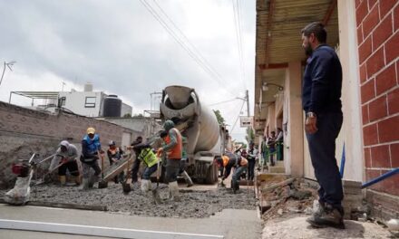 Supervisan avance de pavimentación hidráulica en la comunidad de Vito