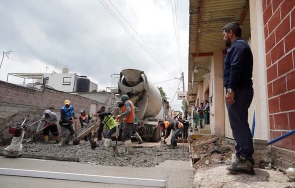 Supervisan avance de pavimentación hidráulica en la comunidad de Vito