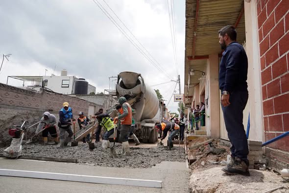 Supervisan avance de pavimentación hidráulica en la comunidad de Vito