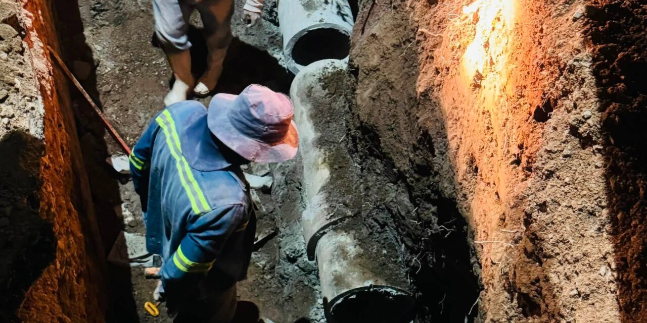 Restablecen servicio de agua potable en Tepeji del Río tras reparación de línea de conducción