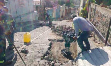 Realiza Comisión de Agua de Tepeji trabajos de bacheo en colonias San Francisco Primera y Segunda Sección