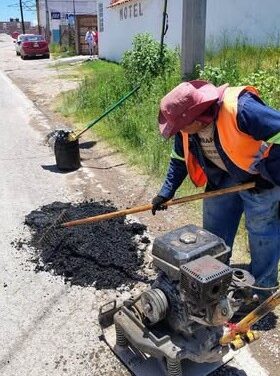 Continúan trabajos de bacheo en Tepeji del Río