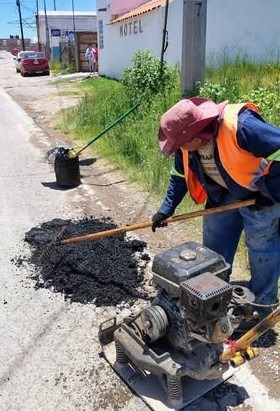 Continúan trabajos de bacheo en Tepeji del Río