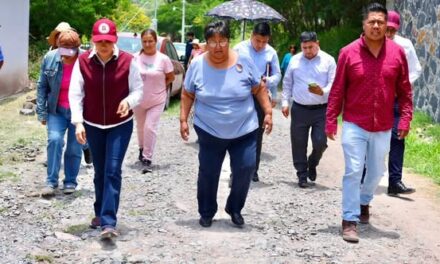 Presidenta Municipal de Tepeji del Río supervisa necesidades de la calle 16 de Septiembre en Cañada de Madero