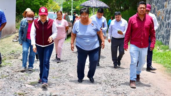 Presidenta Municipal de Tepeji del Río supervisa necesidades de la calle 16 de Septiembre en Cañada de Madero