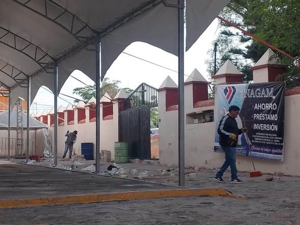 Servicios Públicos mantiene limpios los espacios de la Feria de Santiago Apóstol en Atotonilco de Tula