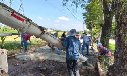 Gobierno de Tepeji del Río entrega concreto para pavimentación en Benito Juárez