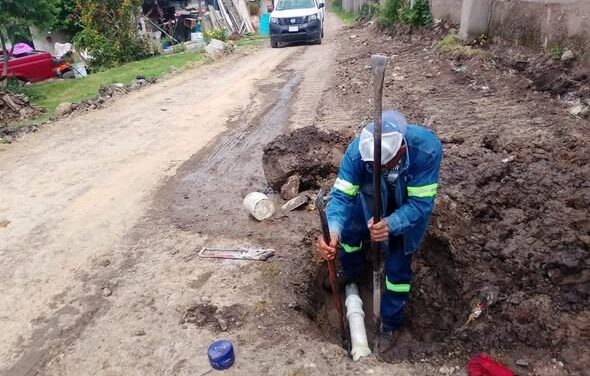 Repara CAAMTROH fuga en línea de conducción de agua en Cantera de Villagrán