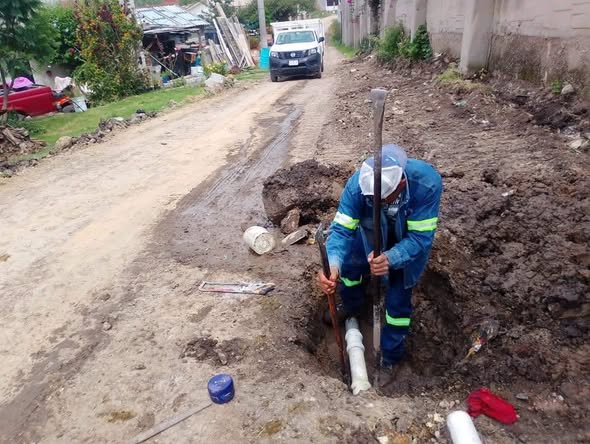 Repara CAAMTROH fuga en línea de conducción de agua en Cantera de Villagrán