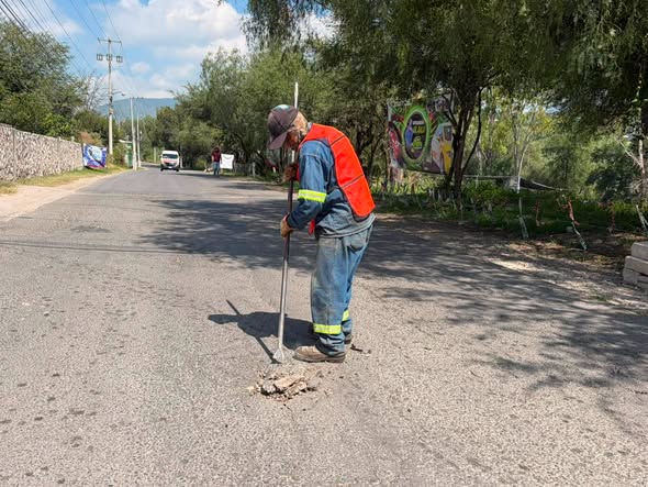 Rehabilitan acceso principal a San Ildefonso con programa de bacheo en Tepeji del Río