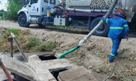 Realiza CAAMTROH trabajos de desazolve en la fosa de Santa María Quelites