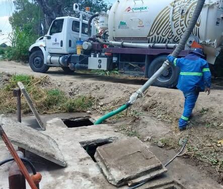 Realiza CAAMTROH trabajos de desazolve en la fosa de Santa María Quelites