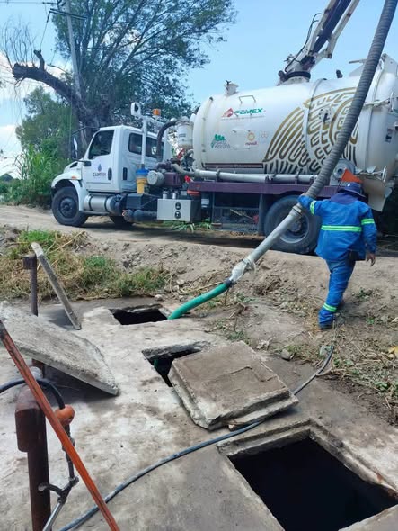 Realiza CAAMTROH trabajos de desazolve en la fosa de Santa María Quelites