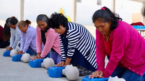 Artesanas de San Ildefonso reciben capacitación en primeros auxilios