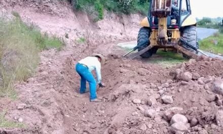 Servicios Públicos de Tepeji mejora caminos rurales en Corrales y realiza obras preventivas en El Banco