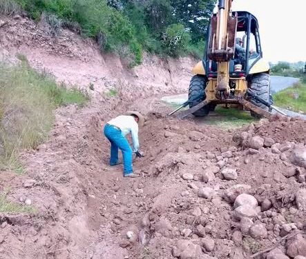 Servicios Públicos de Tepeji mejora caminos rurales en Corrales y realiza obras preventivas en El Banco
